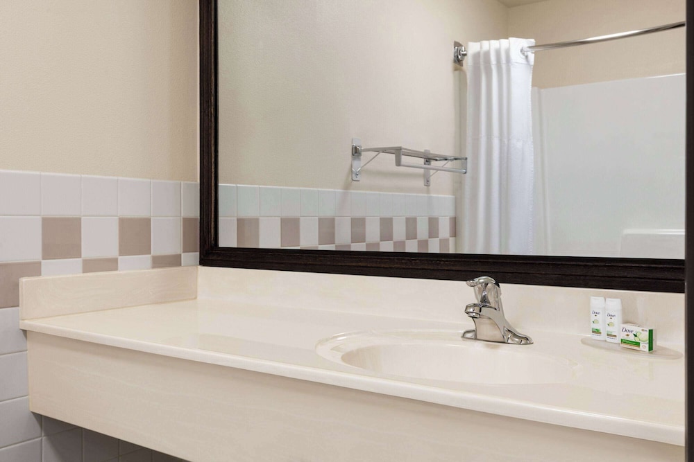 Studio, Suite, King Bed, Americinn By Wyndham Havre 5/6