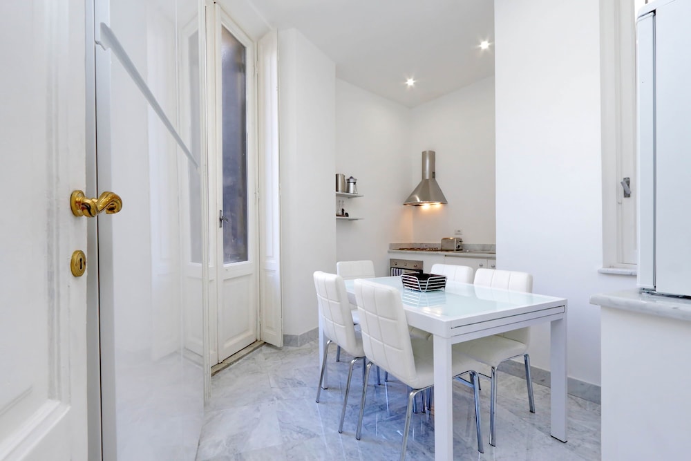 Prestigious Apartment Via Veneto 28/28
