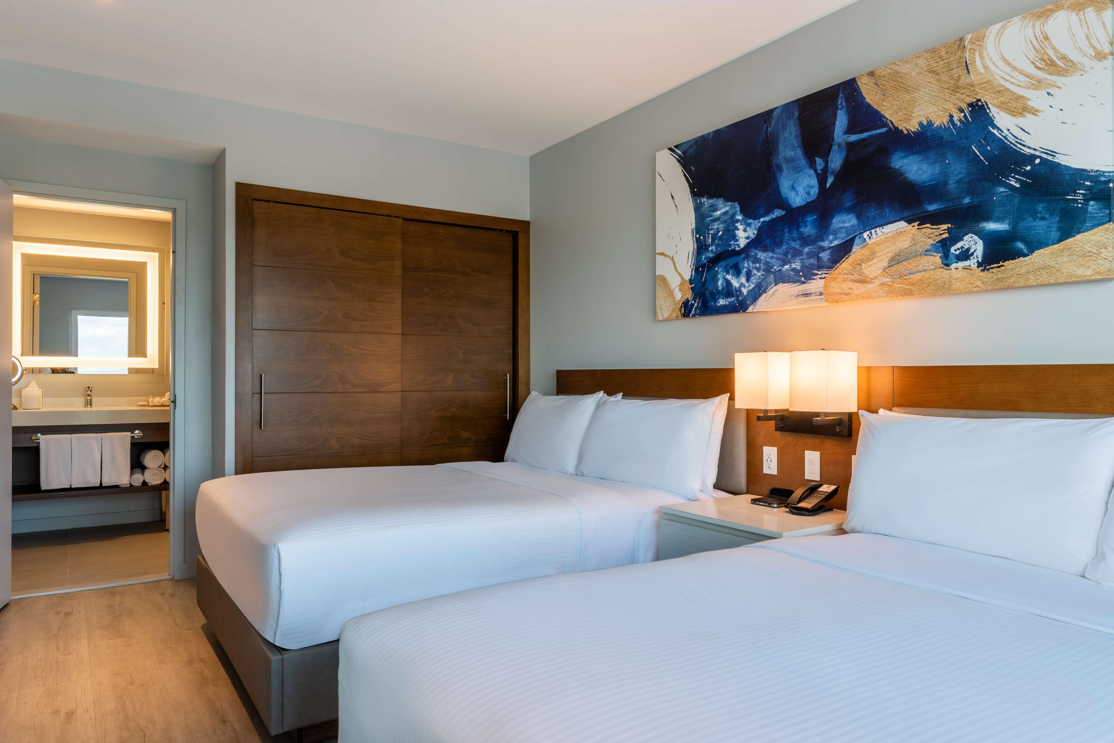 جناح بسريرين كوين بإطلالة على البحر، Embassy Suites by Hilton Aruba Resort 4/8