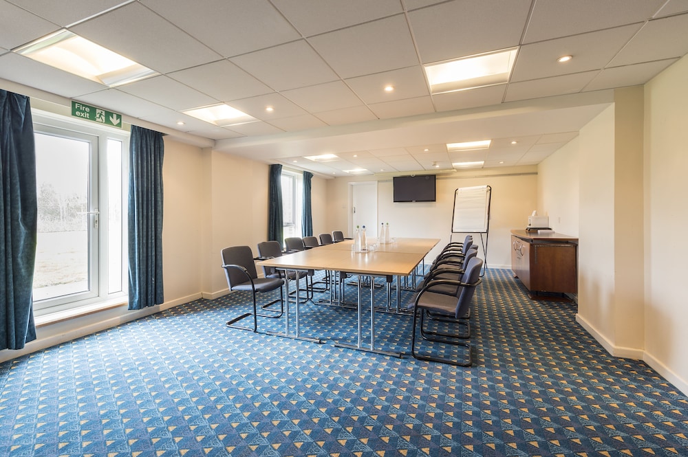 Mercure Cardiff North Hotel 18/50