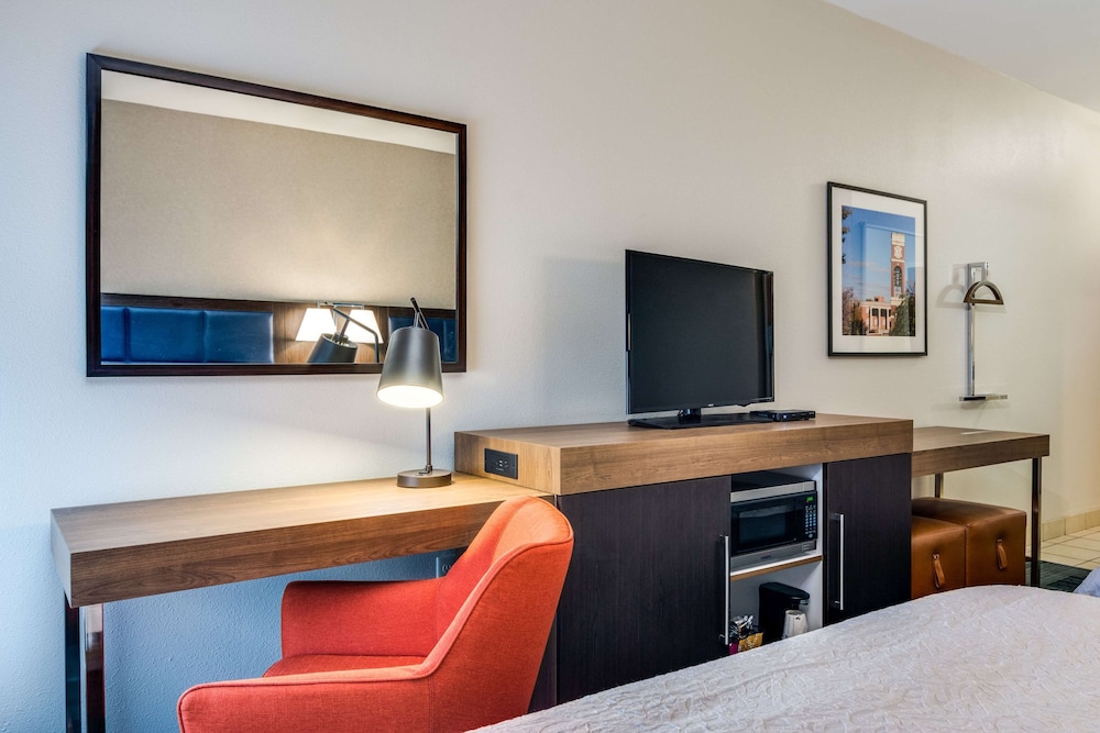 Hampton Inn Johnson City 32/37