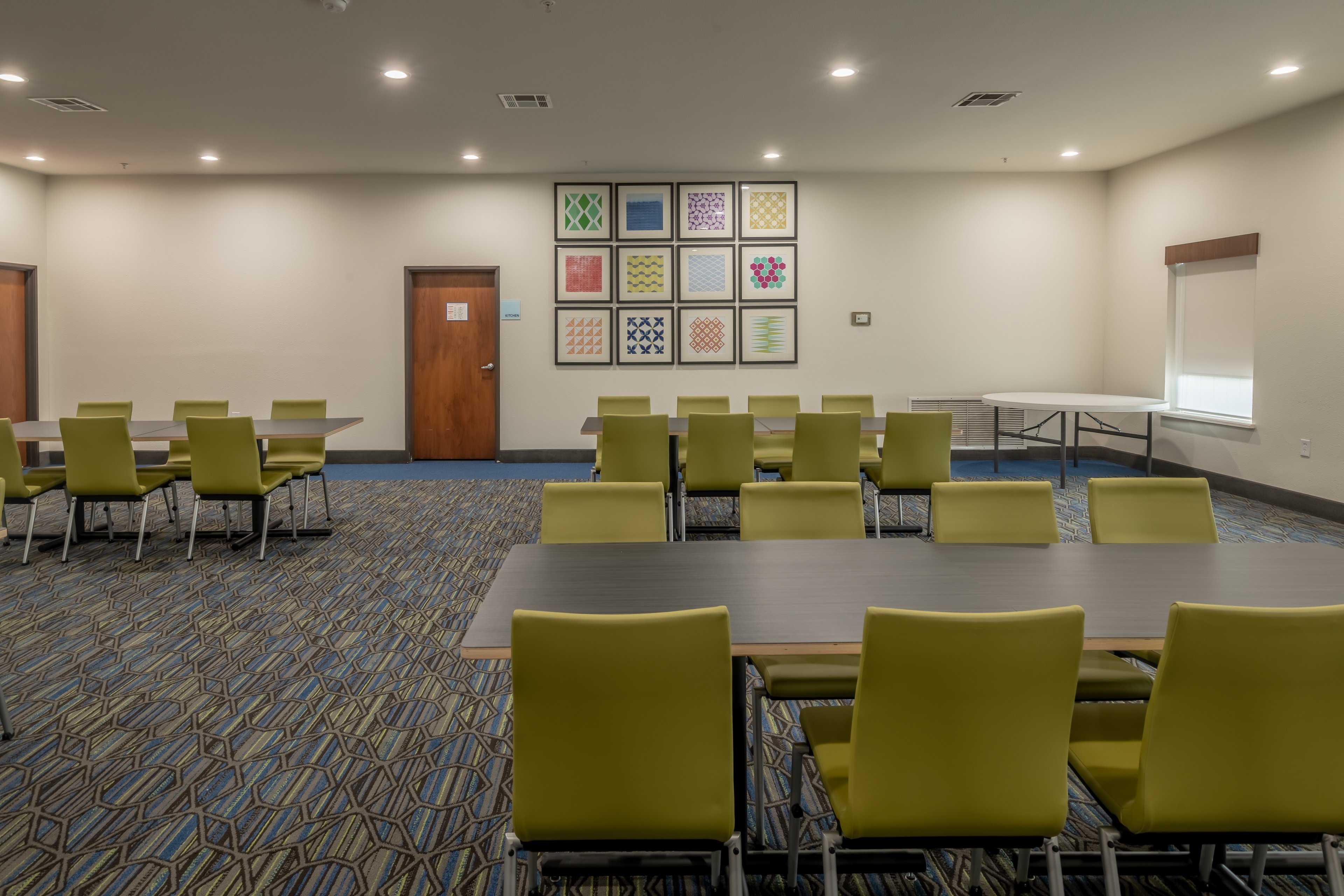 Holiday Inn Express Suites N Waco Area West 45/51