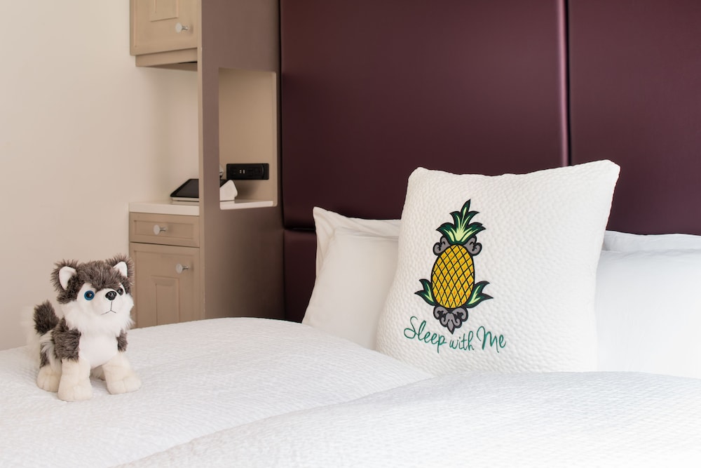 Staypineapple An Artful Hotel Midtown New York 8/65