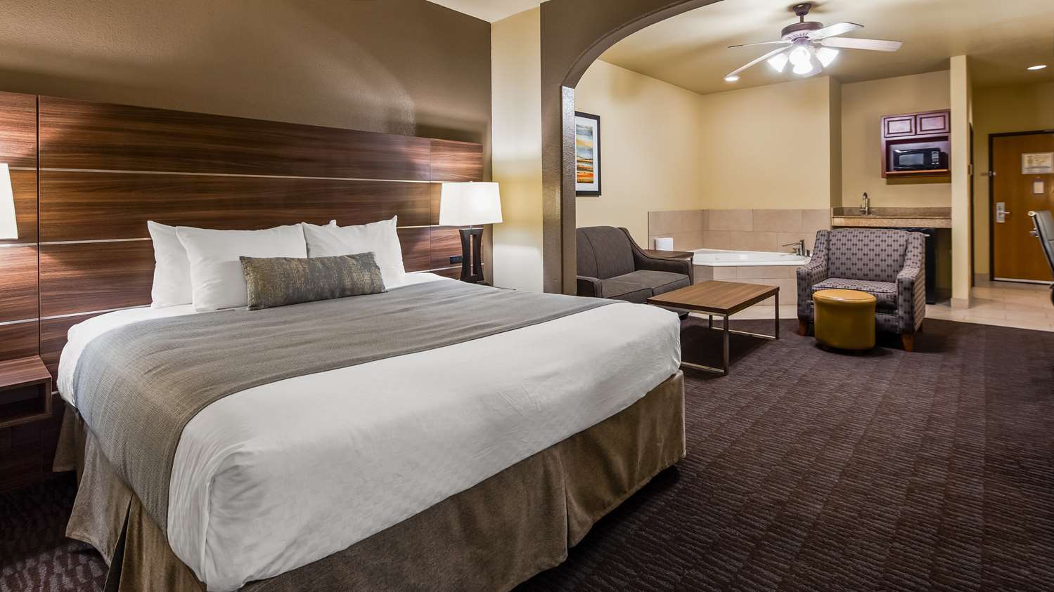 Suite, King Bed, Sofa, Hot Tub