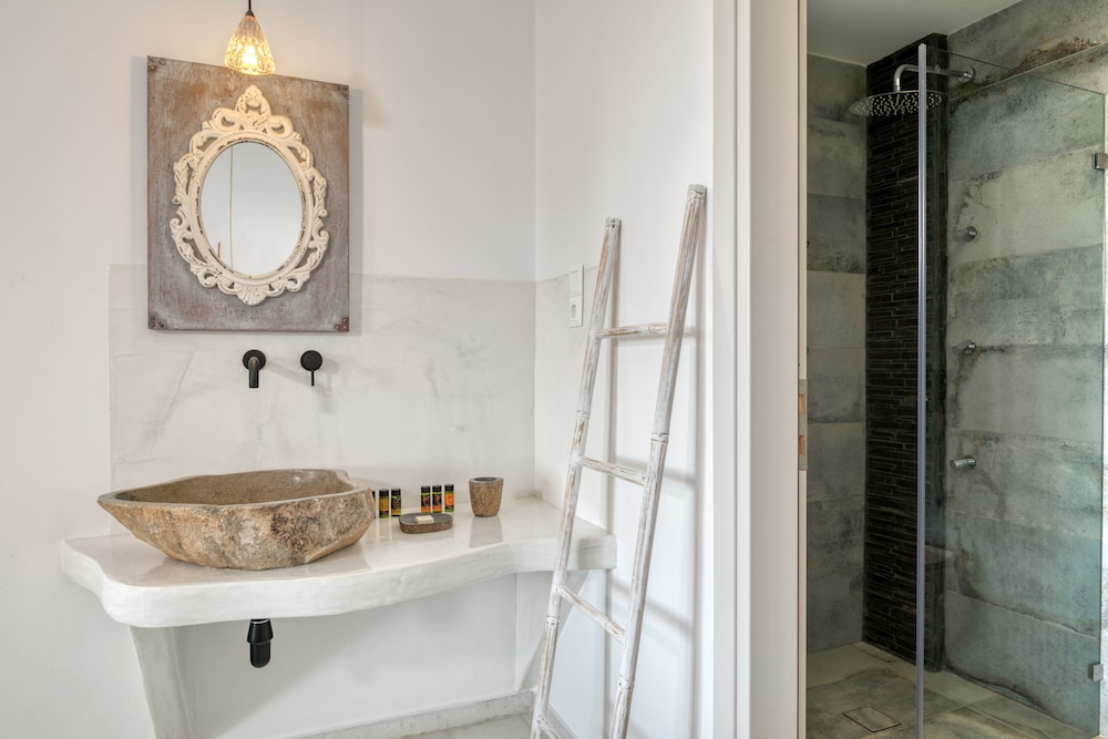 Ostria Inn 8/50