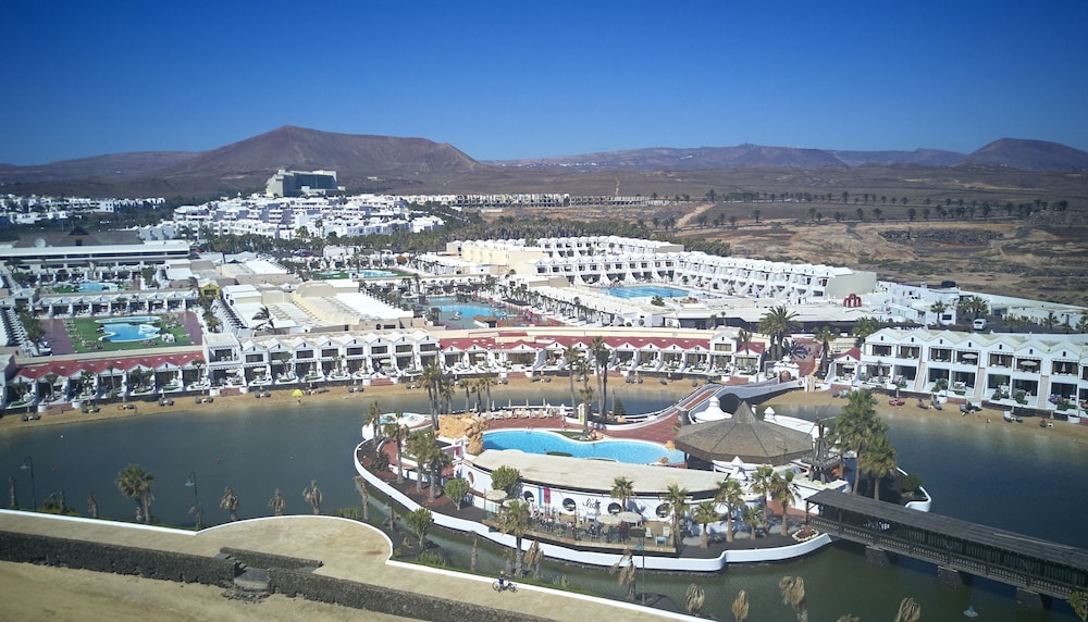 Sands Beach Resort 64/68