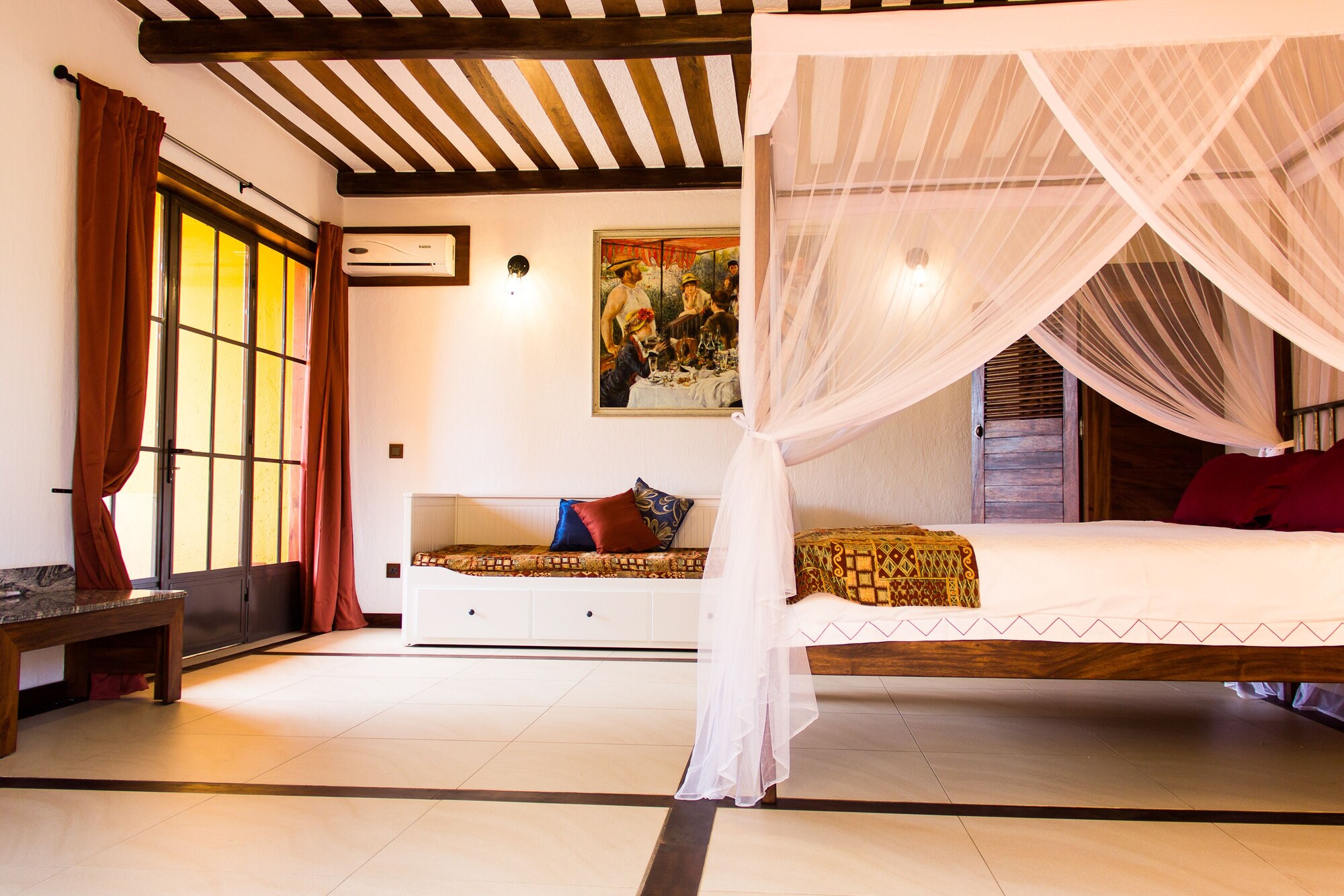 STUDIO, SUITE, QUEEN BED