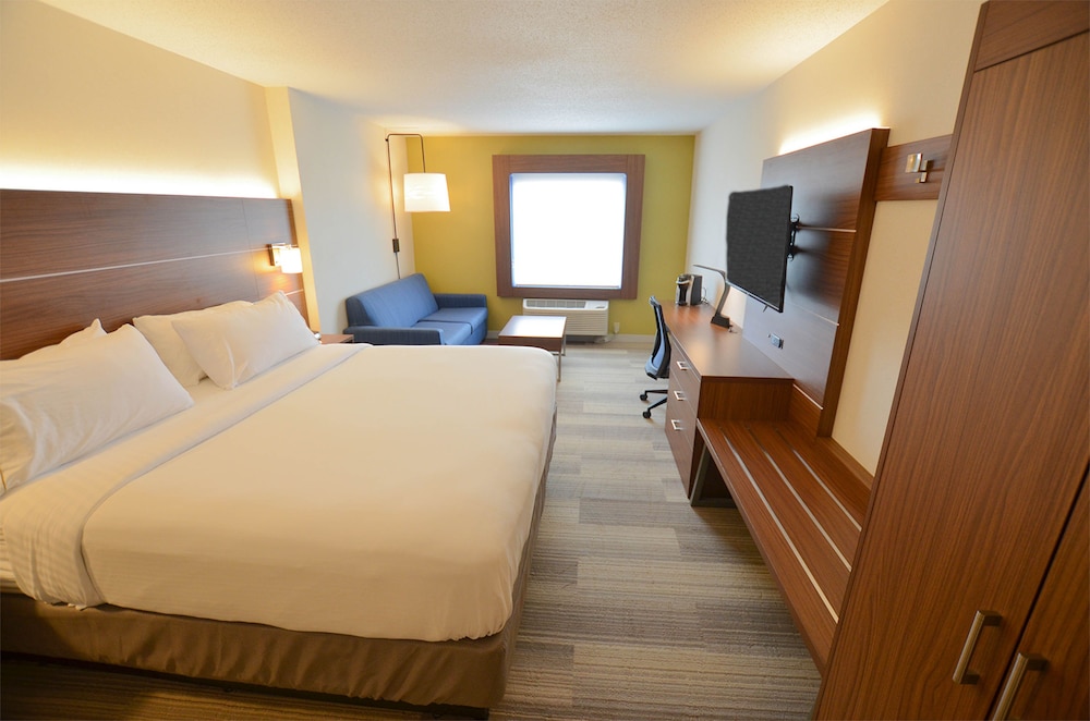 Holiday Inn Express Pittsburgh-Bridgeville 13/42