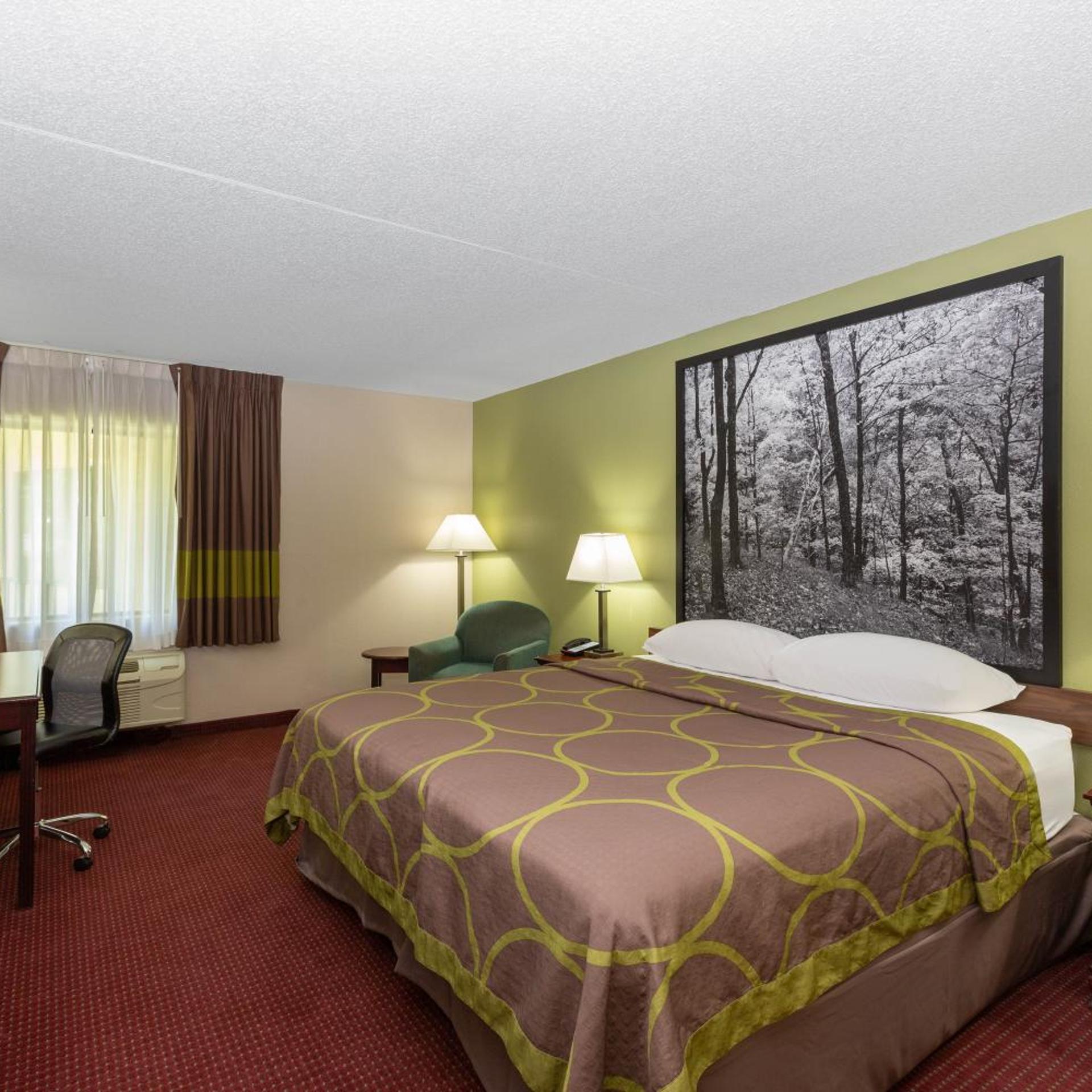 Suite, King Bed, Jetted Tub, Pool Area