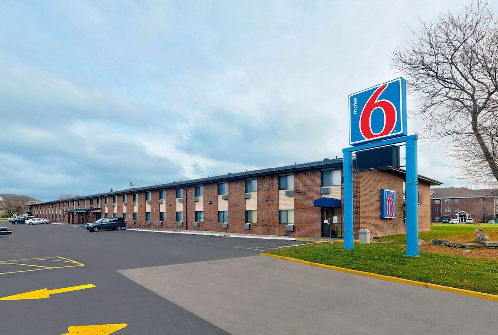 Motel6 Oak Creek, WI 48/53