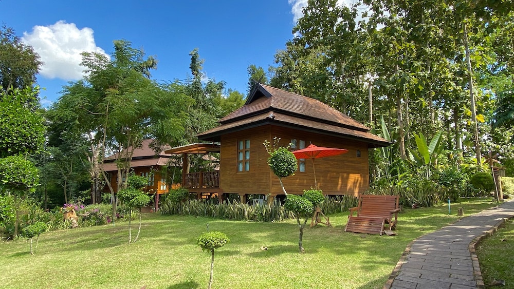 Nan Seasons Boutique Resort 75/81