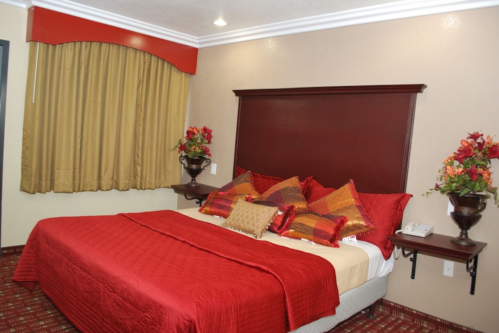 ROOM, KING BED