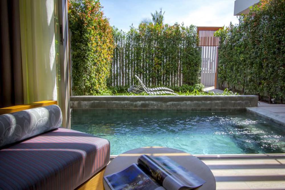 swimming pool spa