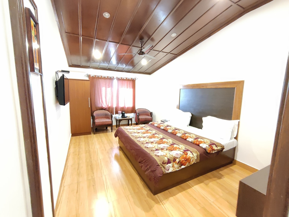 DELUXE, QUEEN BED
