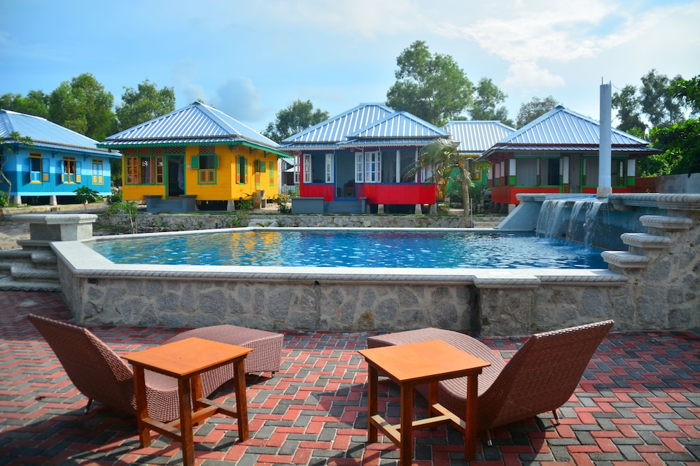 Rock and Wreck Dive Resort 34/47