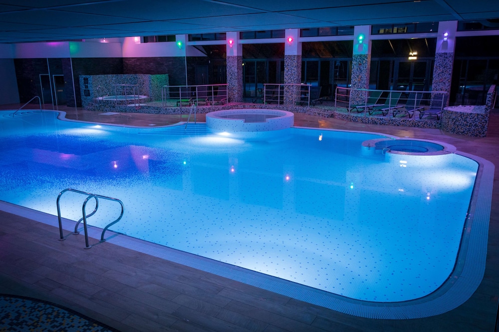 Village Urban Resort Coventry 2/74