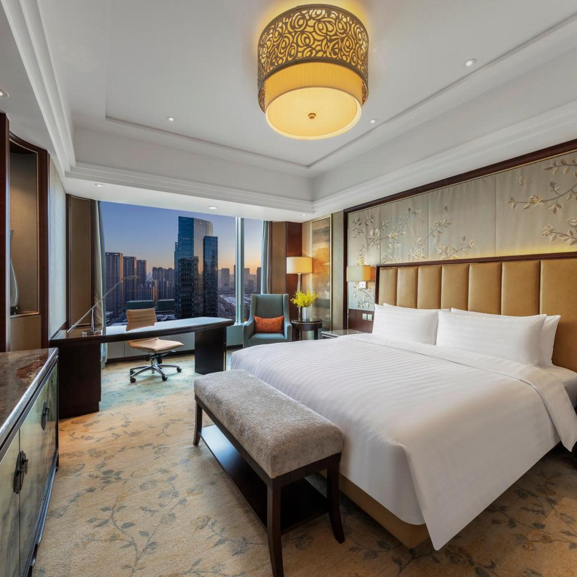 Horizon, Deluxe, King Bed, City View, Lounge Access