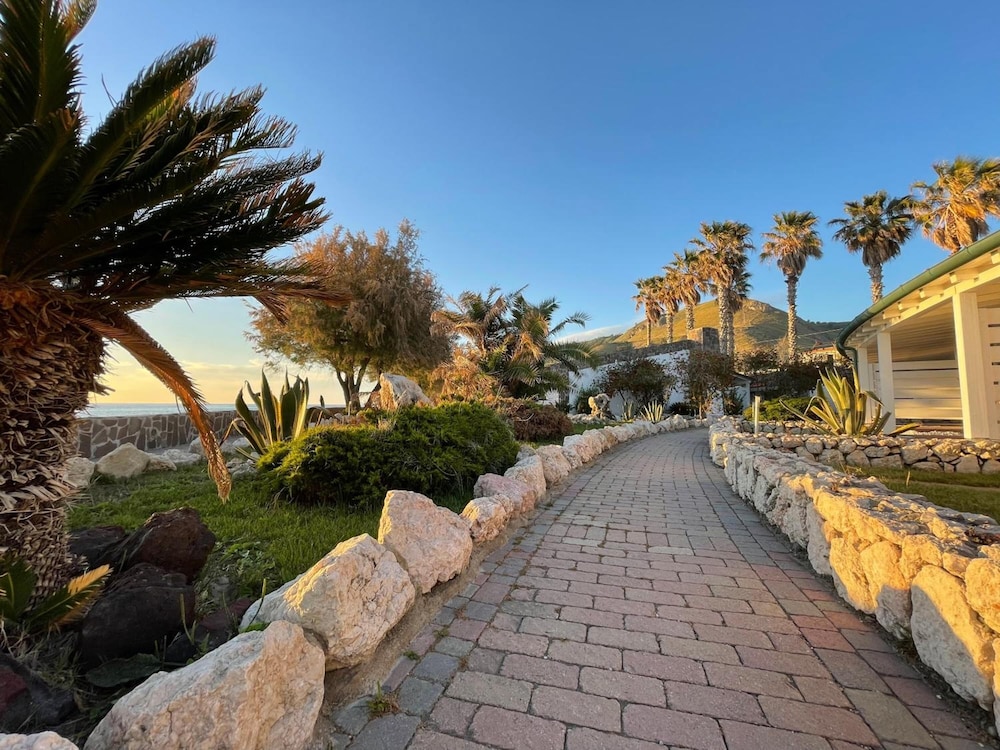 Le Mandrelle Beach Resort 25/28