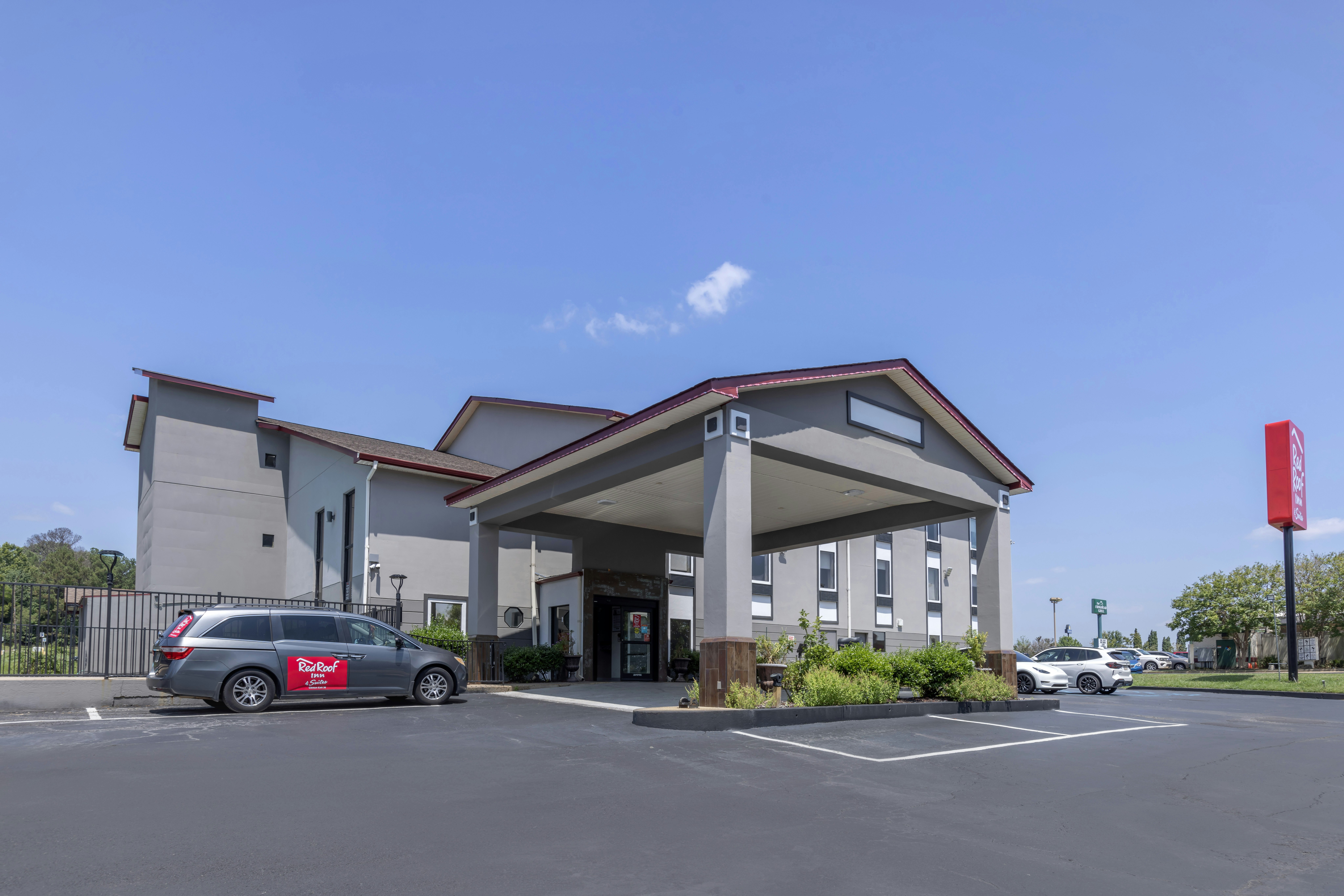 Red Roof Inn & Suites Clinton 33/37