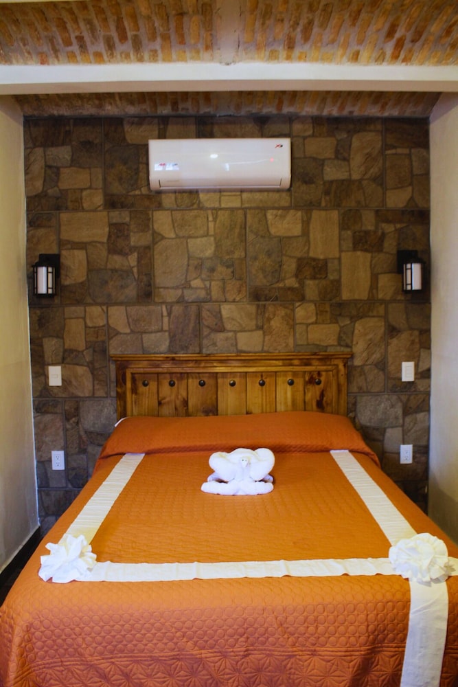 Venados Inn 35/49