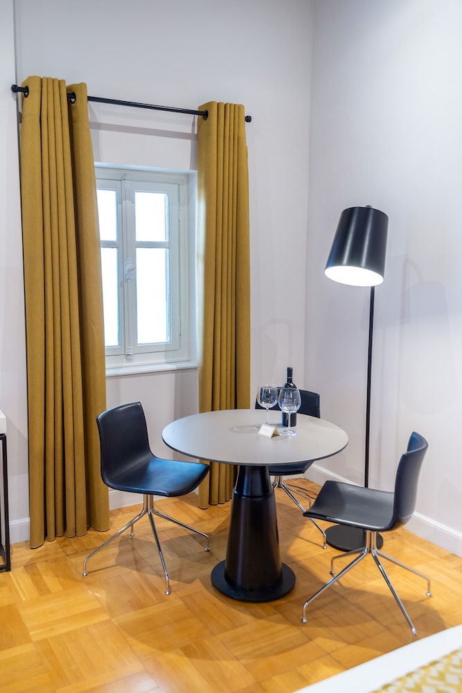 33 Solonos Suites 43/50