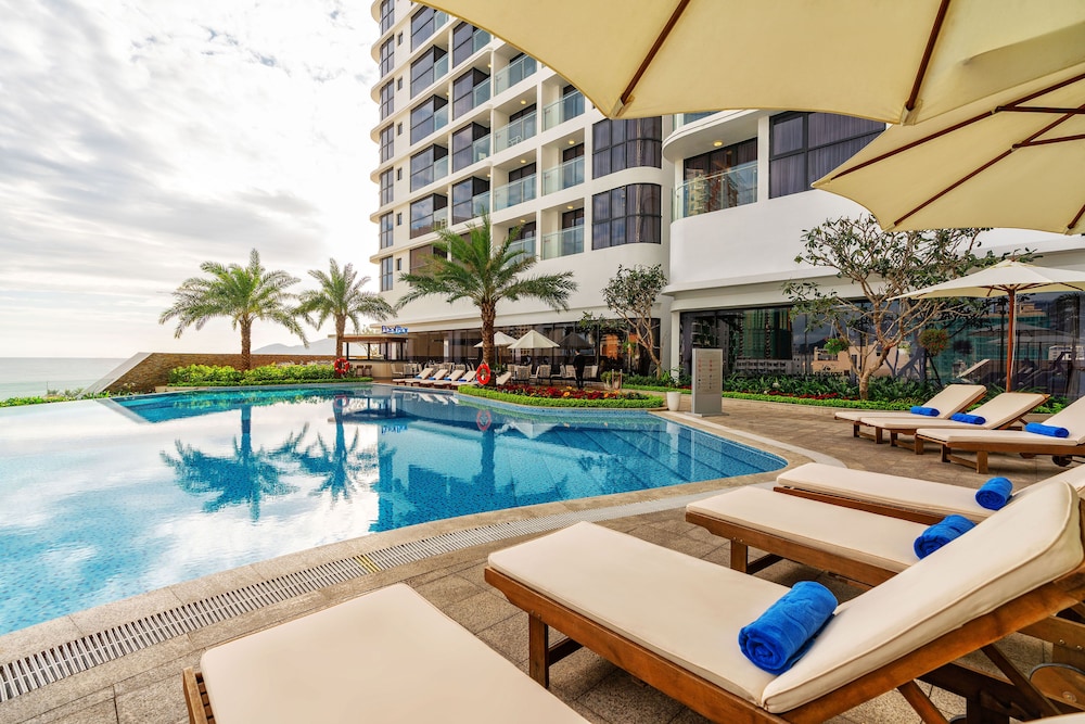 Vinpearl Empire Nha Trang, Affiliated by Melia 8/73
