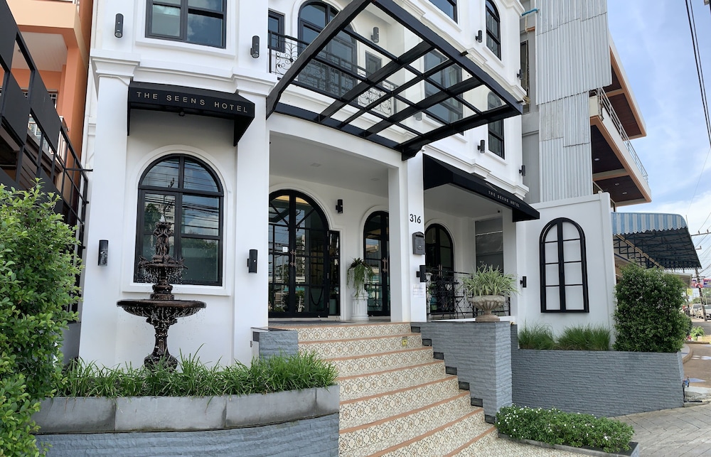THE SEENS HOTEL 4/39
