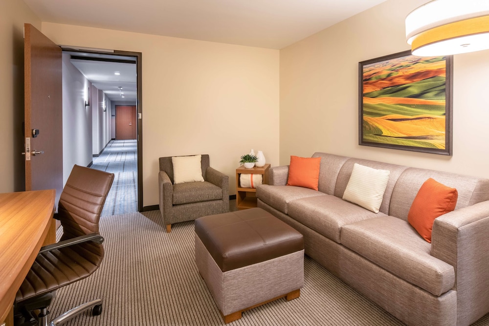 Hyatt Place East Moline/Quad Cities 32/54
