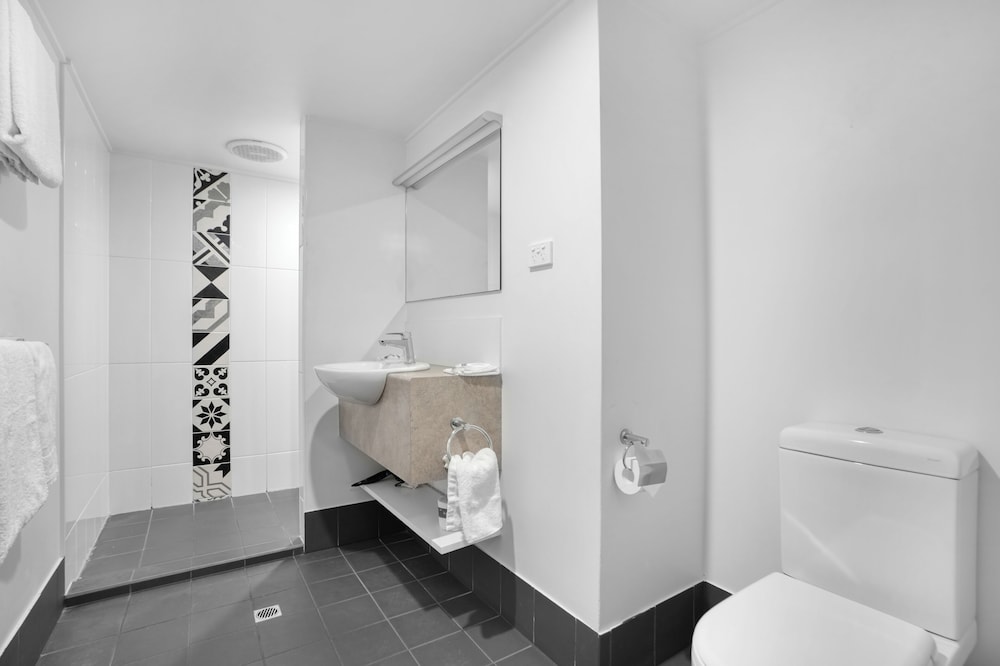Gladstone Reef Hotel Motel 50/50