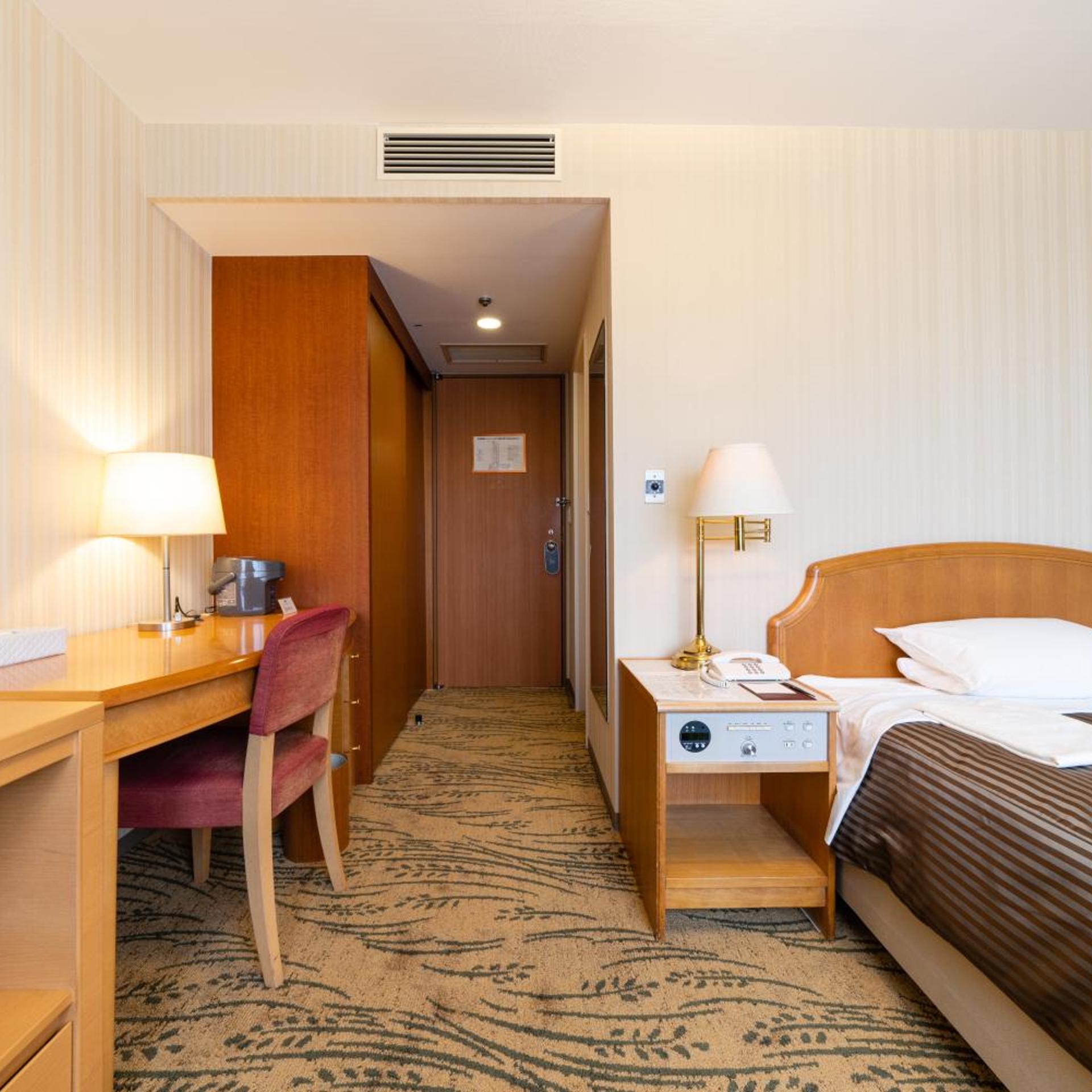 Economy, Double Bed, Smoking, Hotel Okura Niigata 3/6