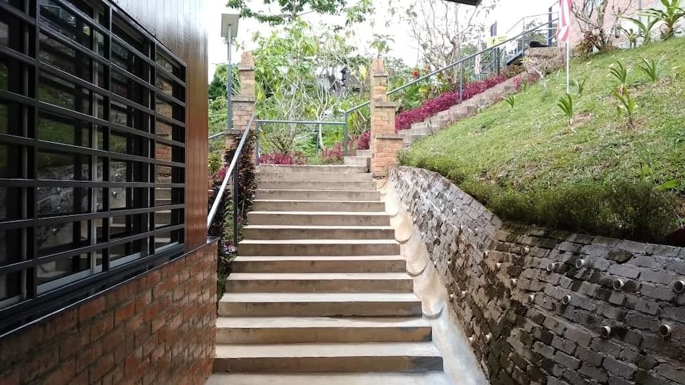Ayana Holiday Resort 65/68