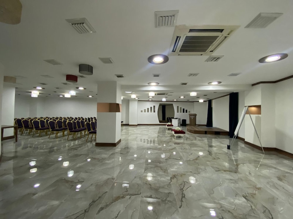 Yucel Hotel 32/50
