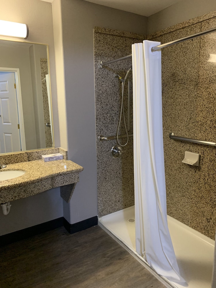 Hawthorn Extended Stay by Wyndham Hobbs 49/50