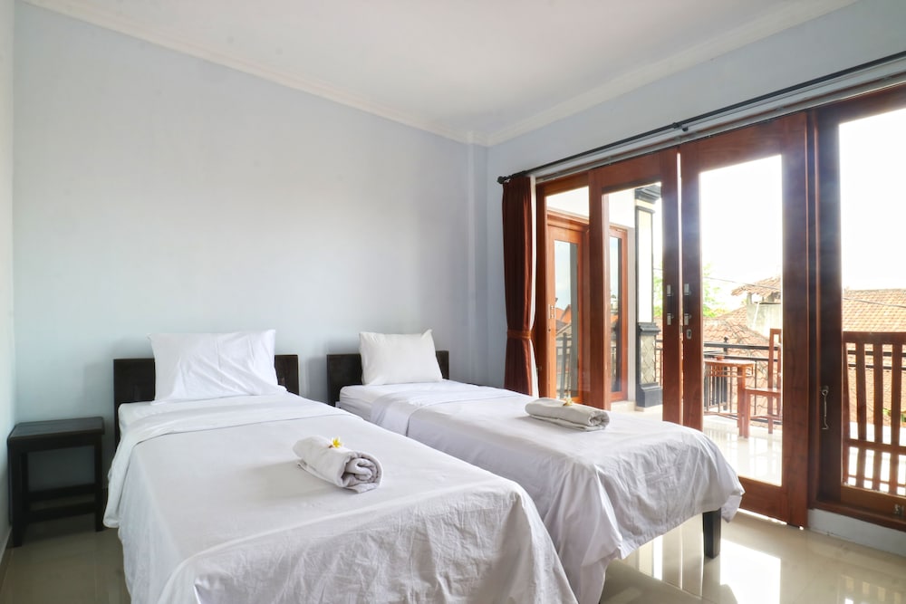 The Wina Echo Beach Guesthouse 7/45