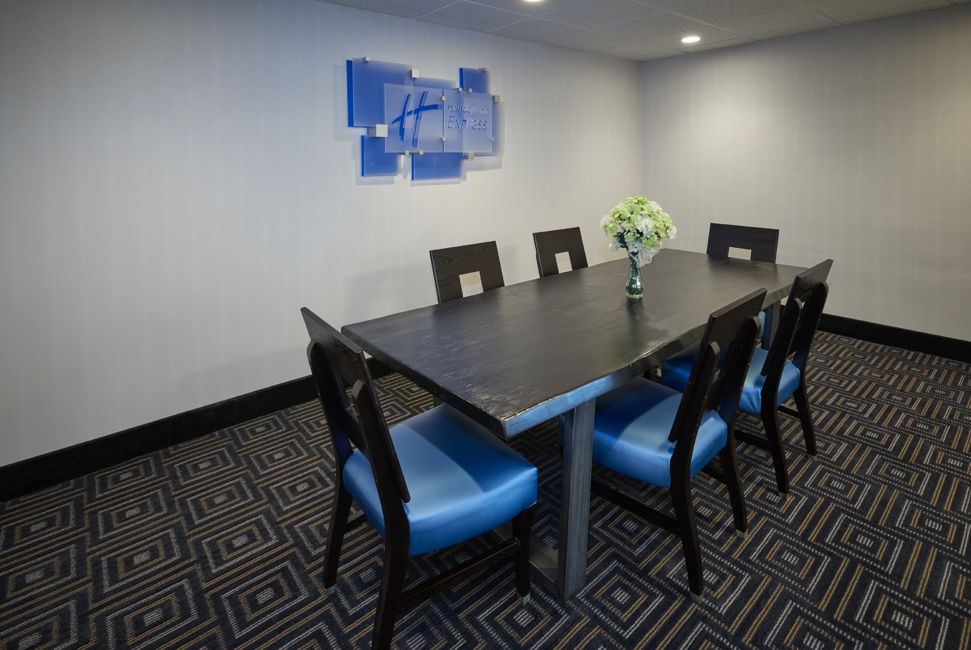 Holiday Inn Express Suites Birmingham South Pelham 47/52