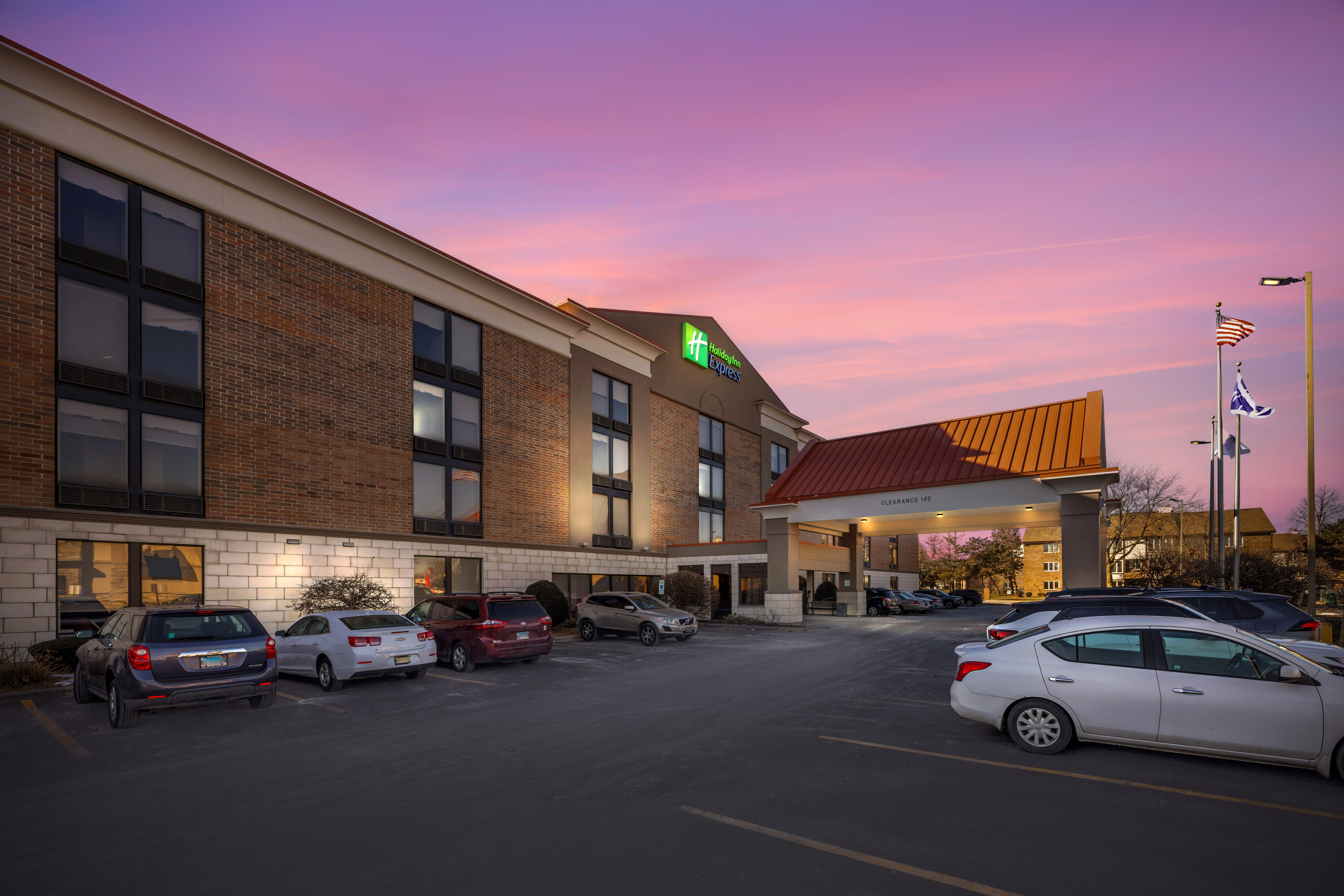 Holiday Inn Express Crestwood 64/69