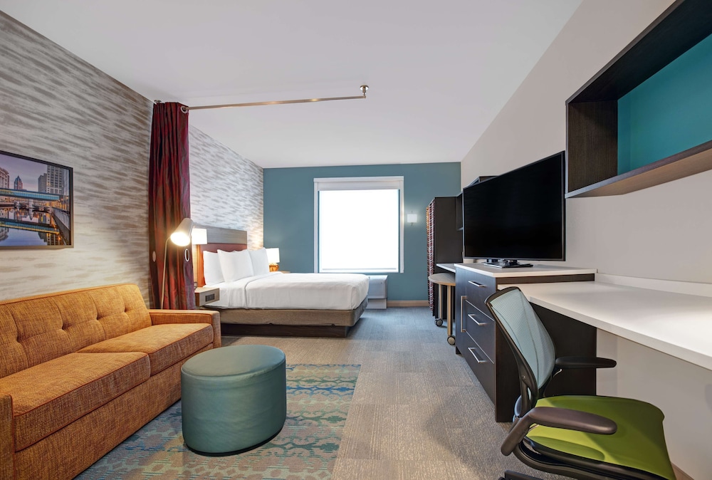 Home2 Suites by Hilton Milwaukee Downtown, WI 33/48
