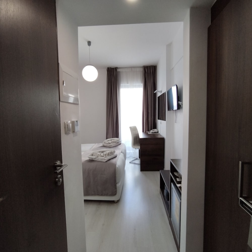 INTERNATIONAL ATENE HOTEL 9/48
