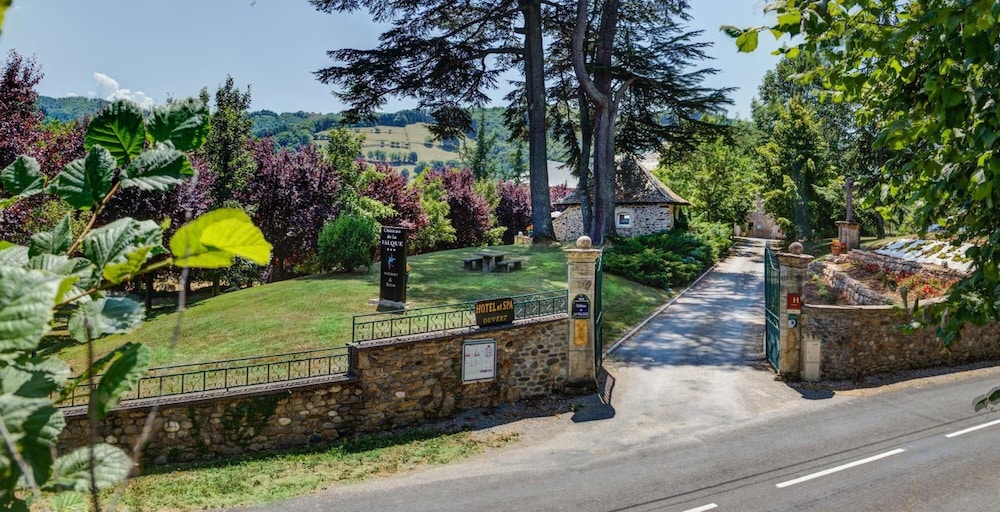 Chateau De La Falque 53/69