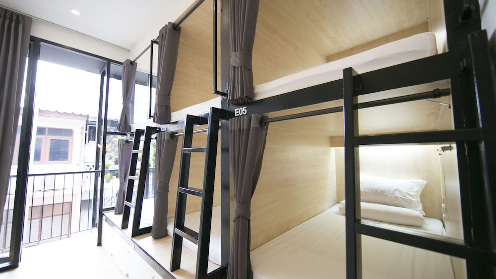 Lamurr Sukhumvit 41 21/51
