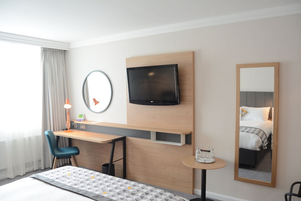 Holiday Inn Gatwick Airport 24/75