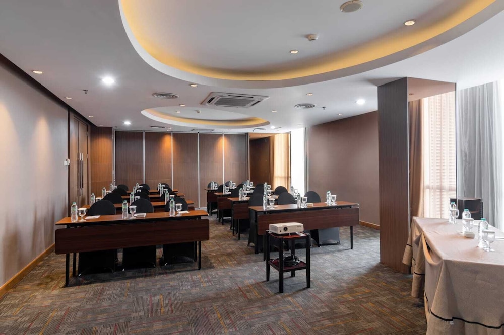 SOLL MARINA HOTEL SERPONG 59/64