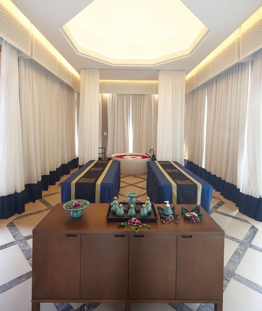 Banyan Tree Tamouda Bay 77/87