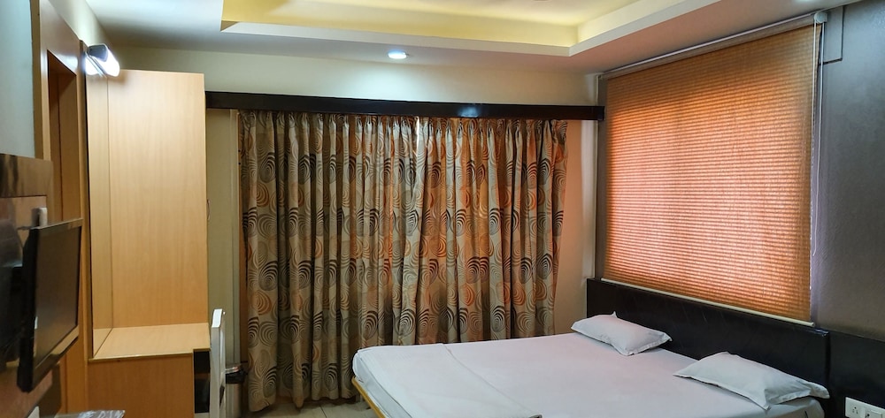 HOTEL AMBASSADOR 14/22