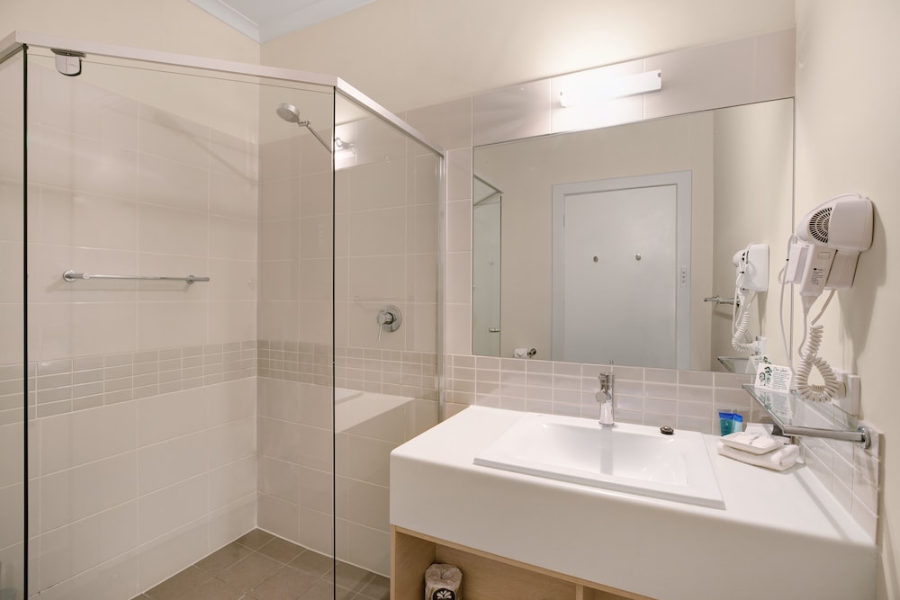 ADELAIDE ROAD MOTOR LODGE 12/49