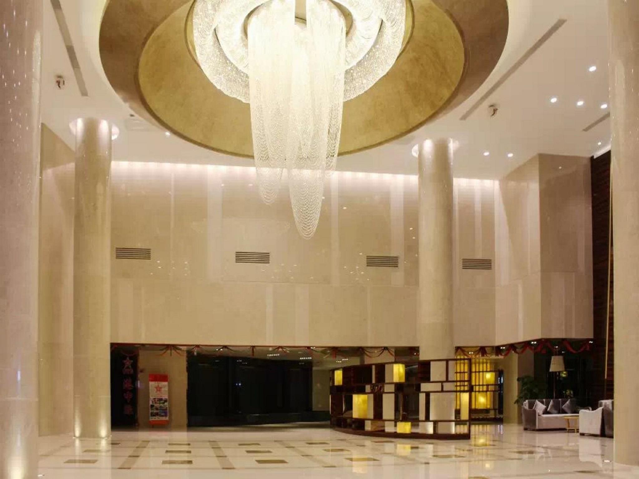 Golden Phoenix International Hotel 8/51