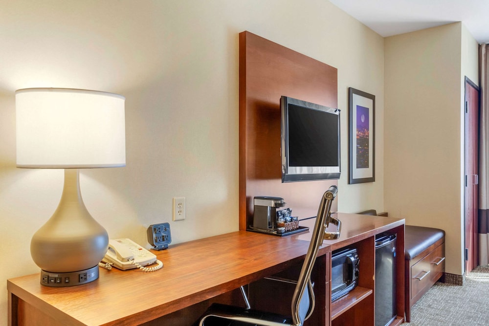 Comfort Suites Glendale State Farm Stadium Area 40/45