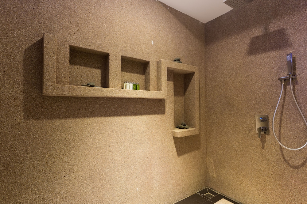 Golden Temple Boutique 74/75