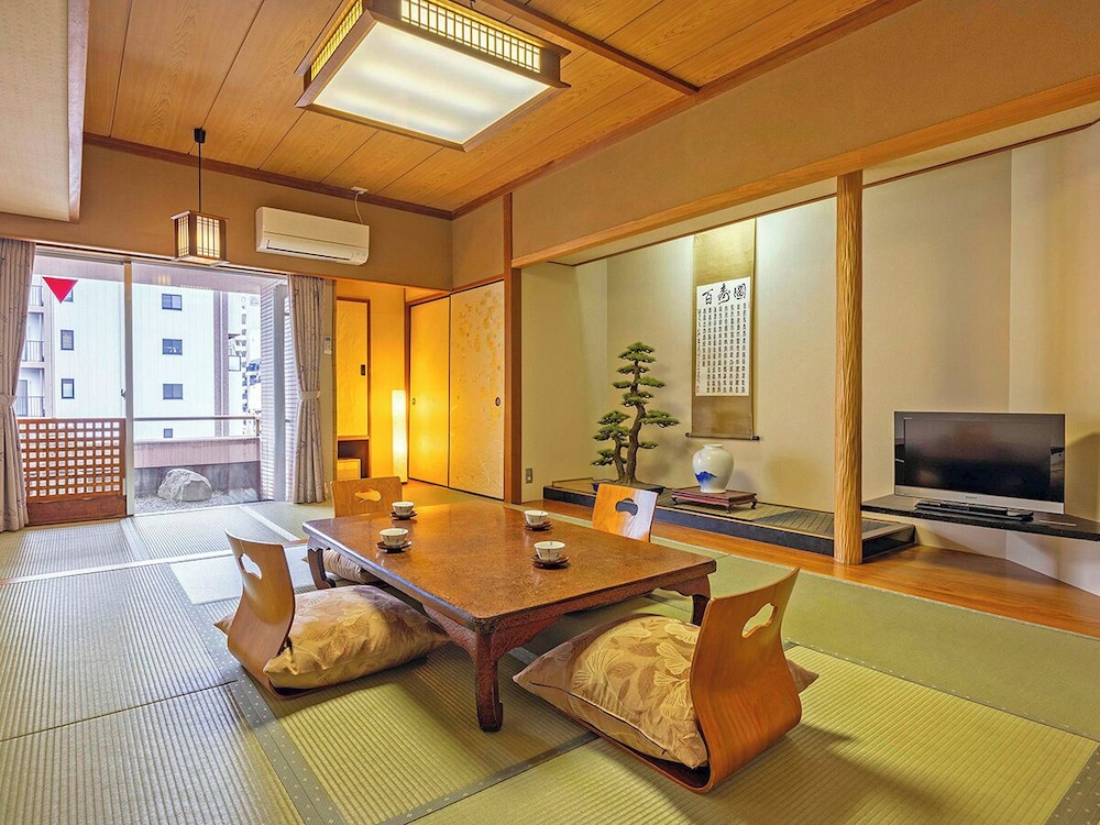 Hotel Kuramoto 12/60