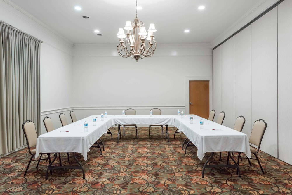 Comfort Inn Huntington Near University Area 40/48